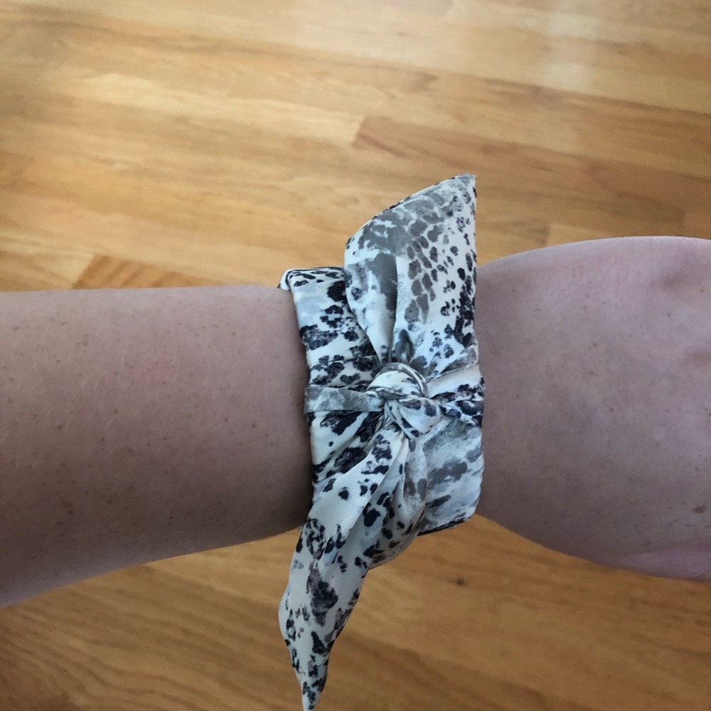 Cloth bracelet
